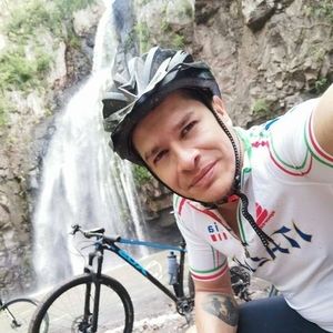 Meet your Posher, Roberto isaac